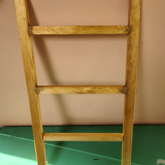 Rustic Tea Towel Ladder Display - Picture 3 of 4